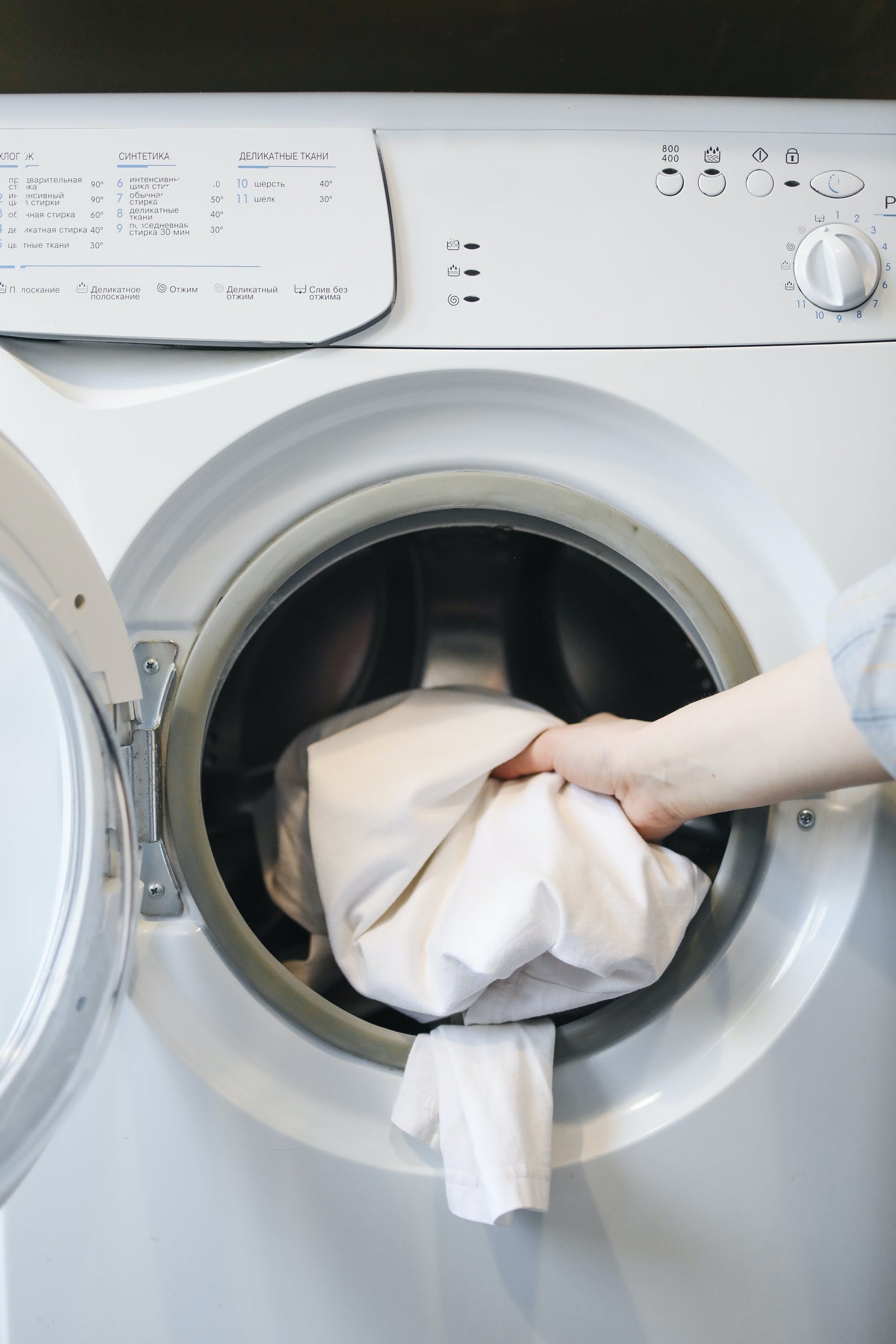 How to Keep Clothes Soft After Air-Drying